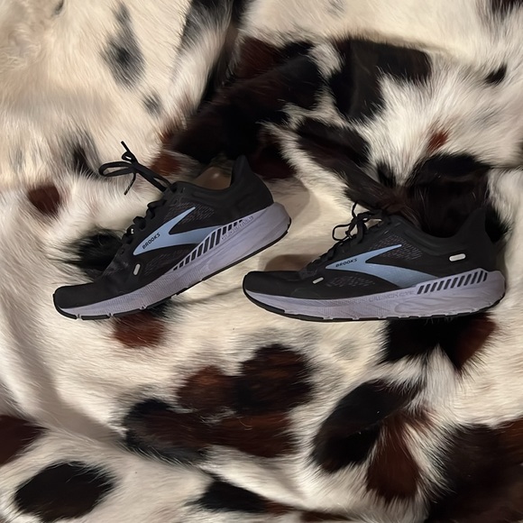 Brooks Launch GTS 9 - Picture 2 of 7